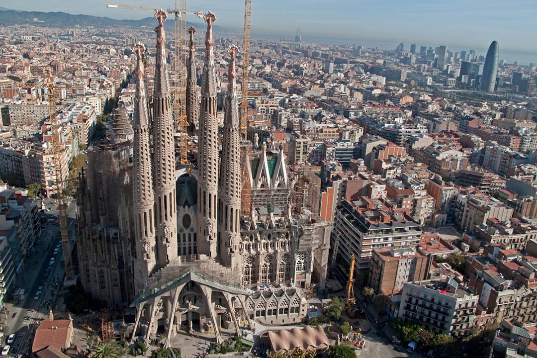 Complete La Sagrada Familia